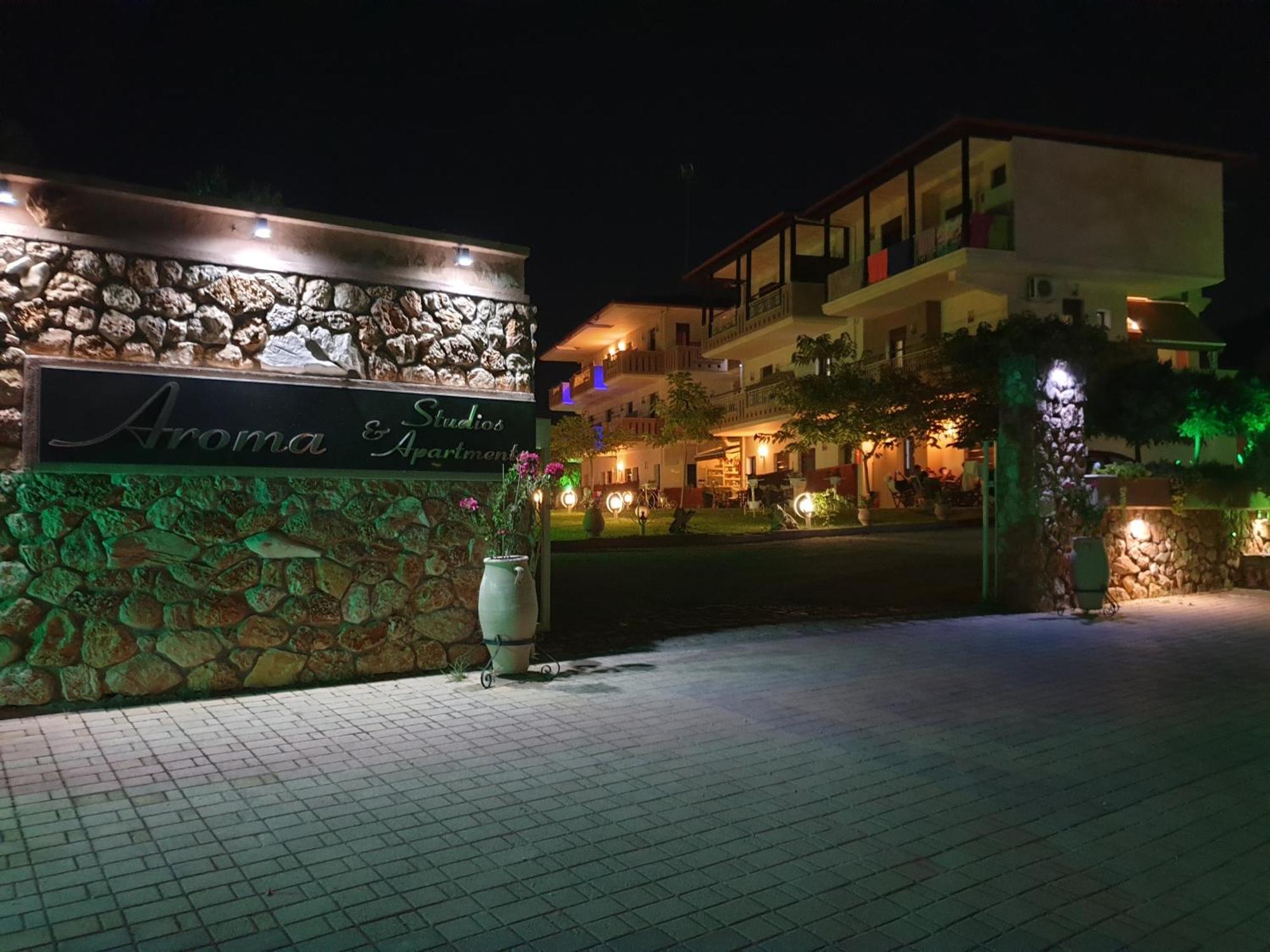 Aroma Studios And Apartments Vourvourou Exterior foto